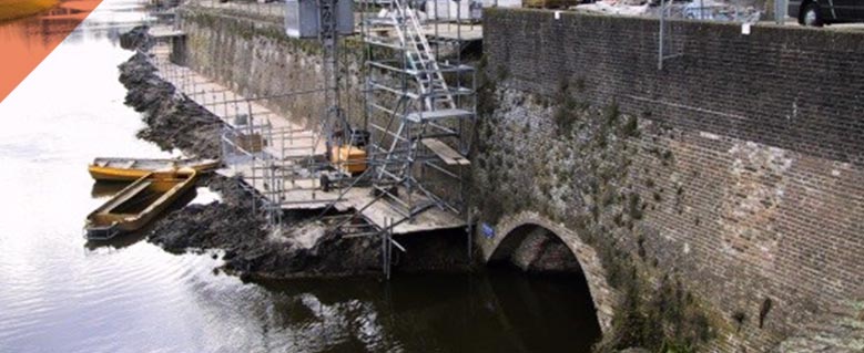 herstel kademuren sluizen en bruggen